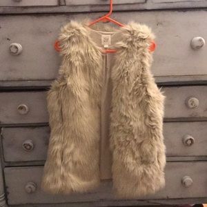 Gap fur vest